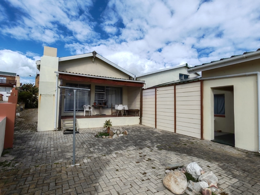 5 Bedroom Property for Sale in Perlemoenbaai Western Cape